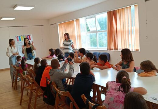 Trinta nenos e nenas de Lousame participan na primeira quenda das “Leisure activities in english”
